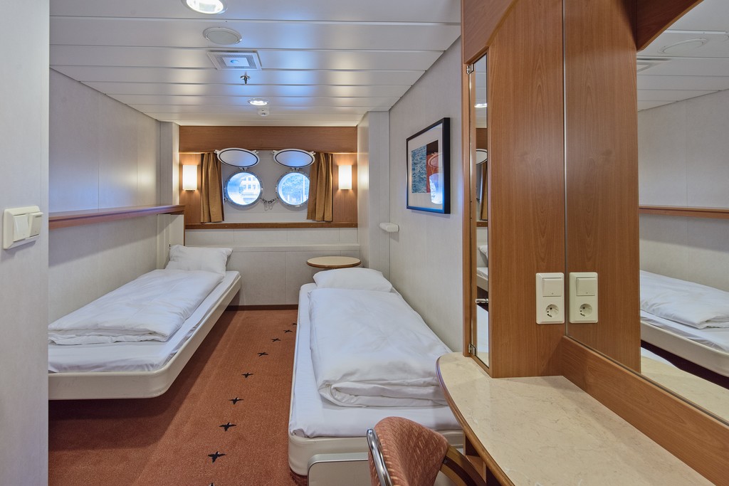 Hurtigruten MS Midnatsol Polar Outside Lower Deck.jpg